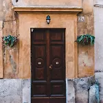 Apartman Fancy Colosseum - Location *
