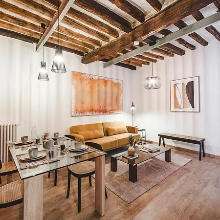 Fancy Colosseum - Location Lejlighed