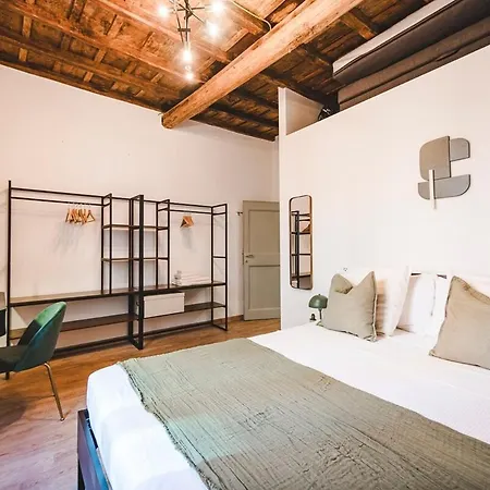 Fancy Colosseum - Location Lejlighed