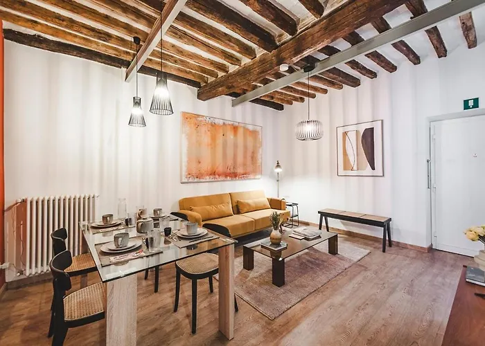 Fancy Colosseum - Location Lejlighed